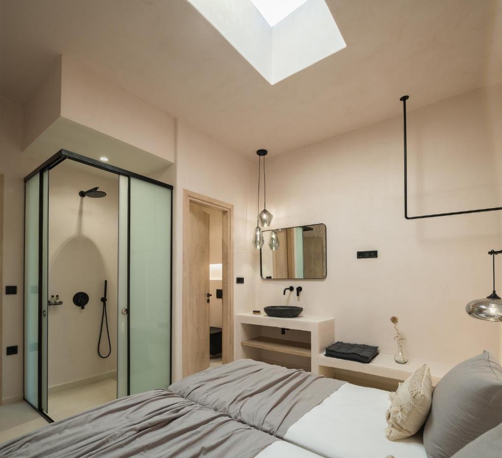 Isla Beach House, A Timeless Retreat, By Thinkvilla Damnoni Exterior photo