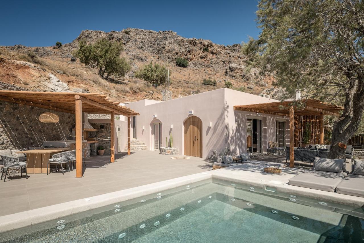 Isla Beach House, A Timeless Retreat, By Thinkvilla Damnoni Exterior photo